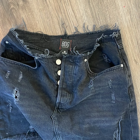 Black Jean distressed miniskirt -urban outfitters size medium - Picture 2 of 3